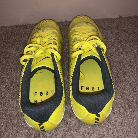 Nike Vapor Untouchable Low Football Cleats - Picture 3 of 4